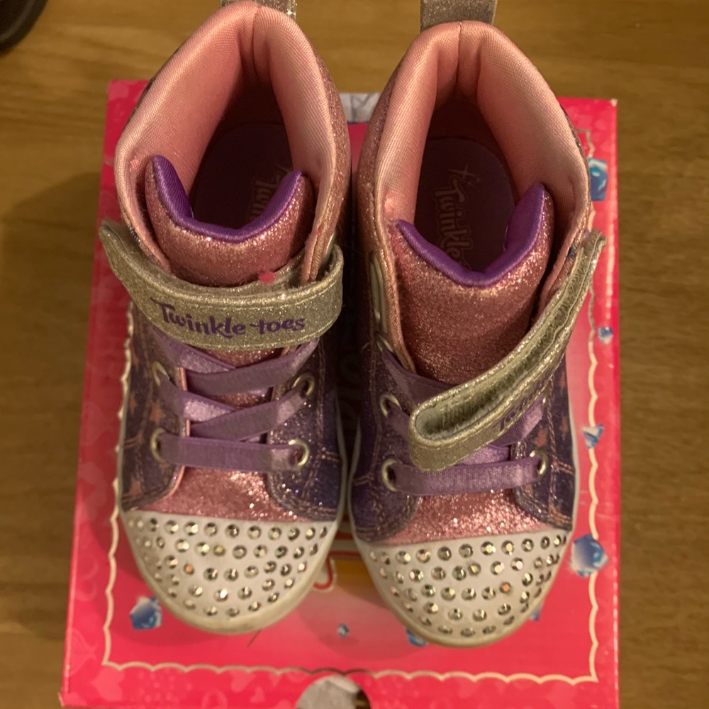 Sz 7c toddler Skechers in great condition light up